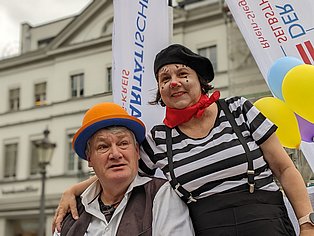 Mann links, Frau rechts